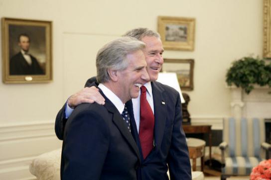 Vázquez und der damalige US-Präsident Bush 