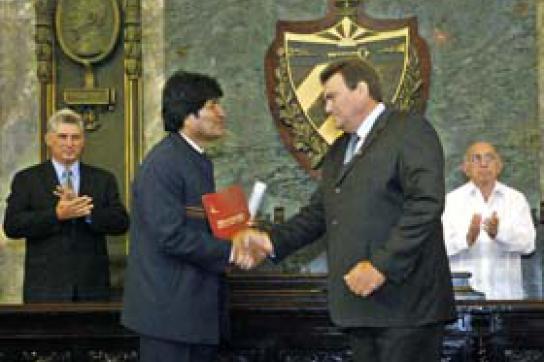 Evo Morales bei der Verleihung der Ehrendoktorwürde