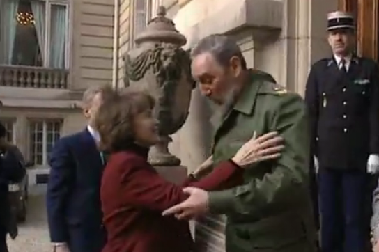 Danielle Mitterrand mit Fidel Castro bei dessen letztem Besuch in Frankreich