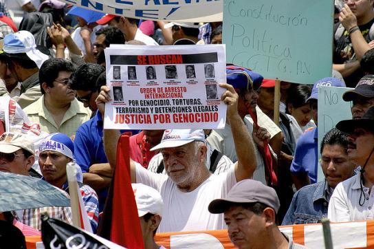 Protest gegen Ríos Montt und andere Funktionäre der Diktatur