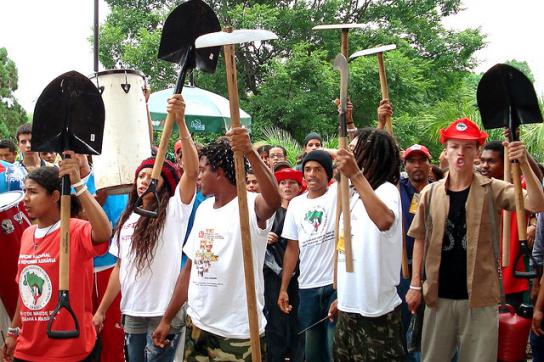 Angehörige der brasilianischen Landlosenbewegung protestieren (Archivbild)