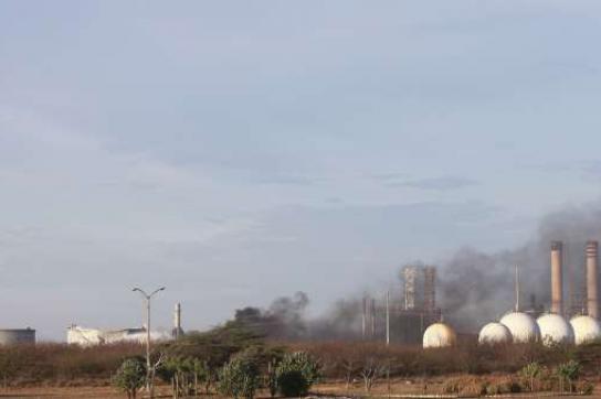 Raffinerie-Unglück in Amuay: das offene Feuer ist gelöscht, jetzt läuft die Ursa