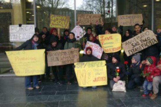 Brasilianer in Berlin protestieren gegen die Zwangsräumung des Pinheirinho im Bundesstaat São Paulo Protest gegen Zwangsräumung Pinheirinho