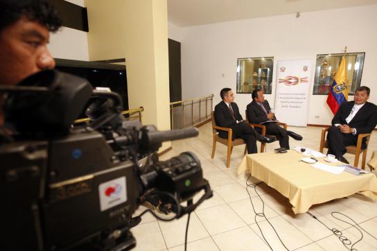 Ecuadors Präsident Rafael Correa während eines Interviews mit TV Perú und der Ta