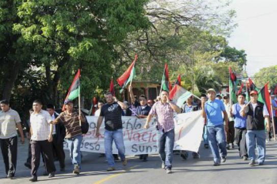 Indigene bei Protestmarsch gegen Bergbauprojekte in Ngöbe-Buglé