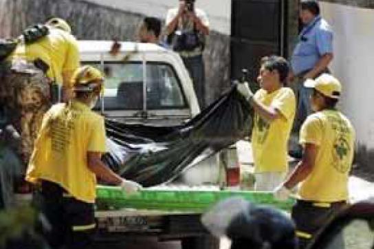 Rettungskräfte in El Salvador im Einsatz Rettungskräfte in El Salvador im Einsatz