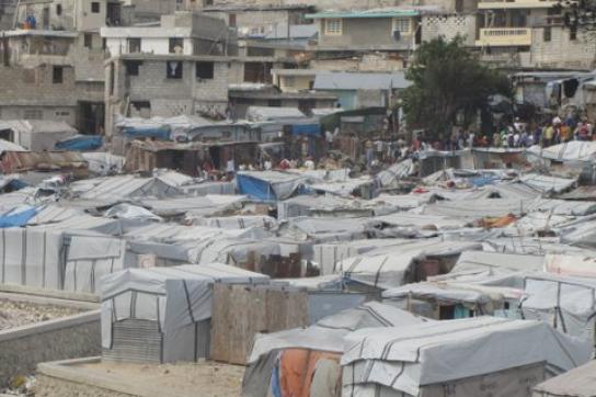 Fast 400.000 Menschen leben in Haiti in Zelten
