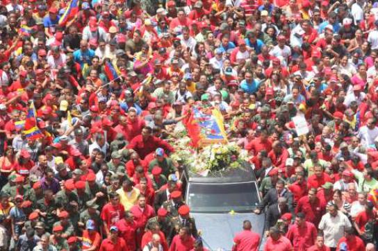 Sarg mit dem Leichnahm von Chávez