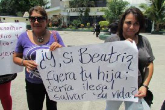 Protest von Frauenrechtlerinnen in El Salvador: "Wäre Beatriz Deine Tochter - wäre es auch dann illegal, ihr Leben zu retten?"