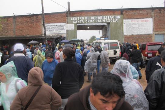 Am Eingang des Gefängnisses Palmasola in Santa Cruz