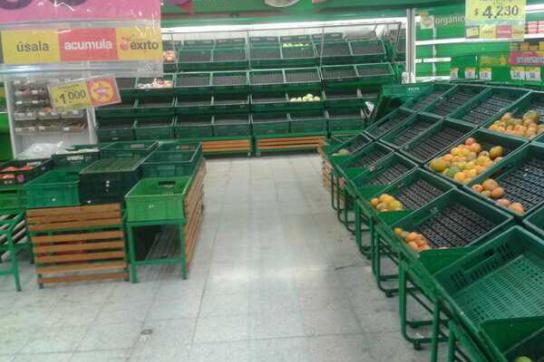 Leere Regale in den Supermärkten von Popayán