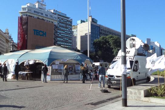 Das "Zelt der Würde“ im Stadtzentrum von Buenos Aires soll auf die desaströsen Lebensbedingungen in den Elendsvierteln von Buenos Aires aufmerksam machen