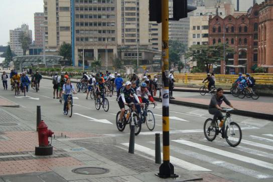 Jeden Sonntag nutzen eine Million Freizeitradler die zu Radwegen umfunktionierte