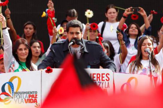 Maduro bei Frauendemonstration