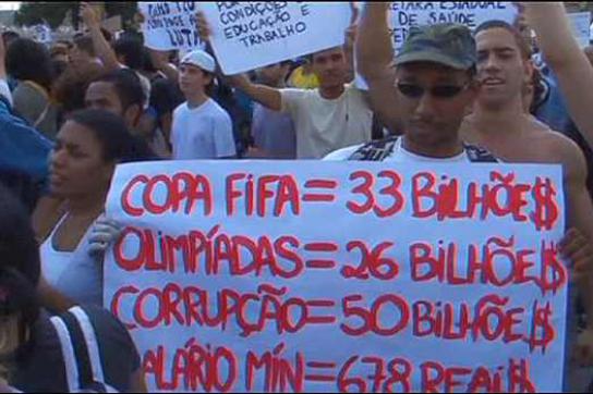 Proteste gegen Milliardenausgaben für WM und Olympia: “FIFA-WM: 33 Milliarden"