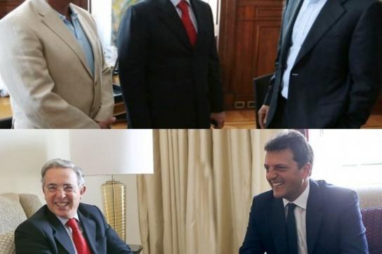 Álvaro Uribe mit dem Abgeordneten Miguel del Sel (links) und dem Bürgermeister von Buenos Aires, Mauricio Macri (oben) sowie mit dem Abgeordneten Sergio Massa (unten)