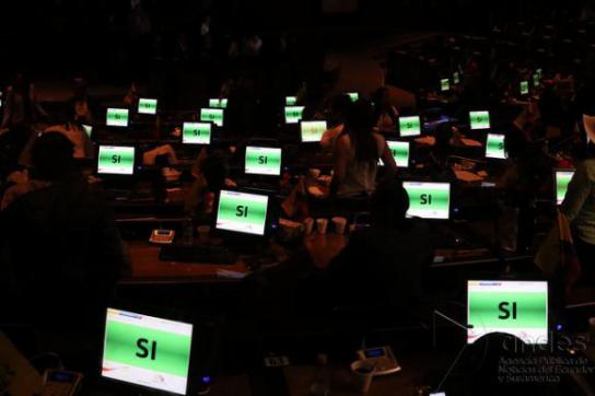 Mit großer Mehrheit verabschiedete Ecuadors Parlament die Verfassungsänderungen