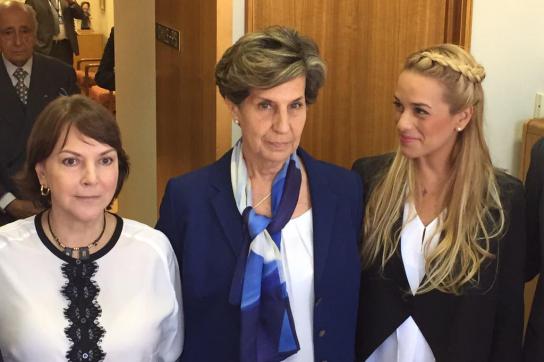 Von links nach recht: Mizi Capriles, Isabel Allende, Lilian Tintori.