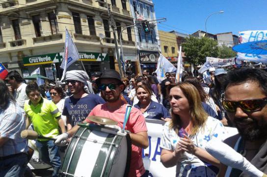 Demonstration der Streikenden im öffentlichen Dienst in Santiago