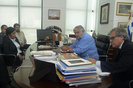 Urguays Päsident Mujica traf mit der Außenministerin von Venezuela, Delcy Rodríguez, zusammen. Rechts im Bild der uruguayische Außenminister Almagro