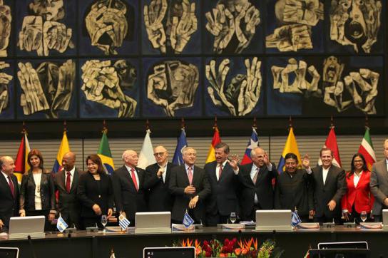 Die Unasur-Außenminister bei ihrem Treffen am Samstag in Ecuador