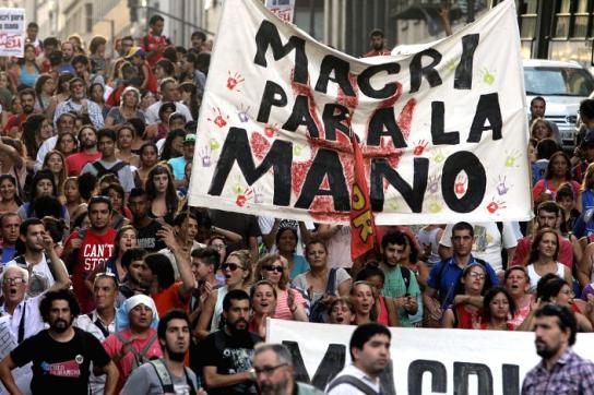 Unter dem Motto "Macri, halt ein" sind Massendemonstrationen gegen die Politik des neuen Präsidenten an der Tagesordnung