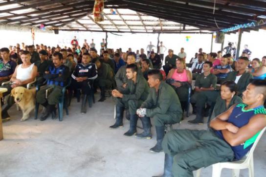 Farc-Mitglieder bleiben an Orten nahe der 26 Entwaffnungszonen in Kolumbien 