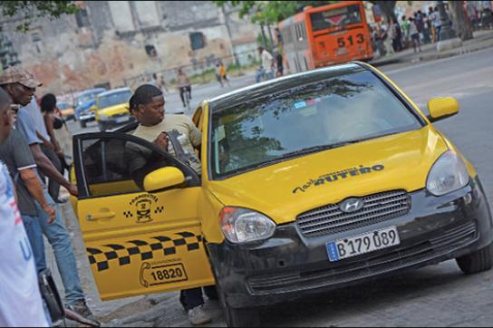 "Taxis ruteros": 60 PKW der Marken Lada und Huyndai fahren nun in der Hauptstadt