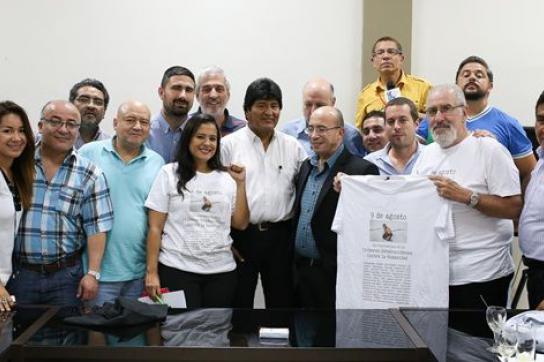 Die Beteiligten am Seminar in Bolivien kamen auch mit Präsident Evo Morales (Bildmitte) zusammen