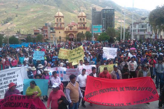 Kundgebung während des Streiks in Huancavelica, Peru