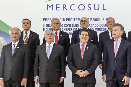Von links nach rechts: Die Präsidenten Tábare Vázquez (Uruguay), Michel Temer (Brasilien), Horacio Cartes (Paraguay) und Mauricio Macri (Argentinien) beim Mercosur-Gipfel im Dezember 2017