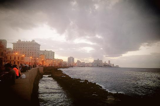 Eines der beliebten Ziele der Touristen in Havanna: Die Uferstraße Malecón