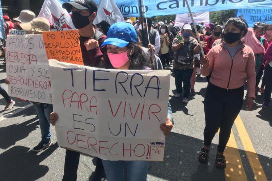 "Land um darauf zu leben ist ein Recht": Protest in Buenos Aires gegen die Räumung von Guernica