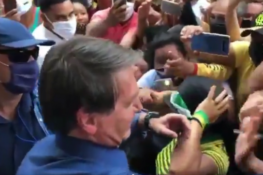 Brasiliens Präsident, Jair Bolsonaro, fällt immer wieder durch demonstrative Missachtung von Schutzmaßnahmen gegen den Corona-Virus auf