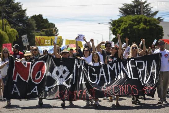 Seit Monaten finden Proteste gegen das neue Gesetz zur Wiedereinführung des Tagebergbaus in Chubut statt