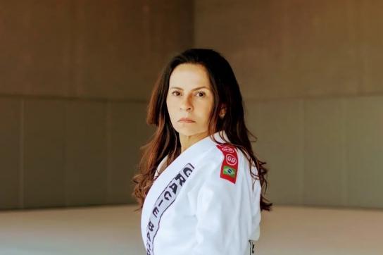 Yvone Duarte trägt nun als erste Frau im Brazilian Jiu Jitsu den Coral-Belt