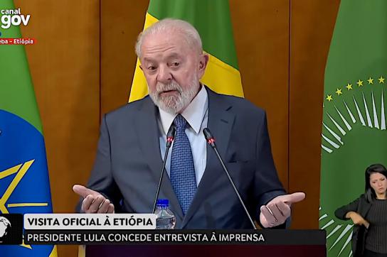 Lula bei der Pressekonferenz am Sonntag in Addis Abeba