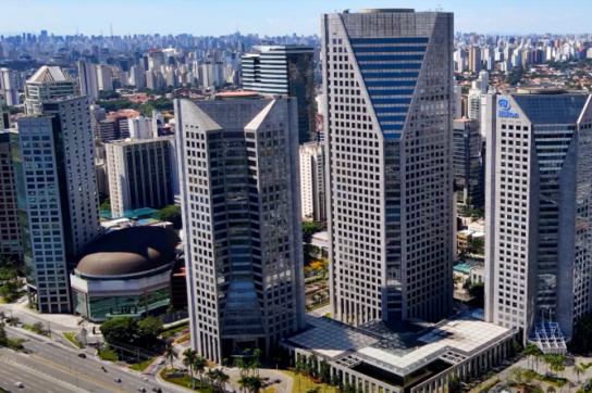 São Paulo, die Stadt mit einer schnell wachsenden Zahl von obdachlosen Menschen Skyline Sao Paulo