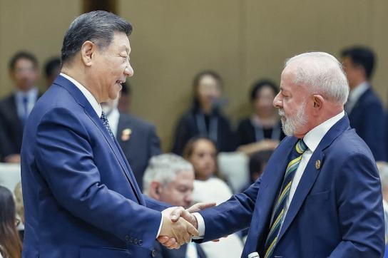 Brasiliens Präsident Lula da Silva und Xi Jinping, Staatspräsident Chinas, bei dem China-CELAC-Forum im Mai 2025