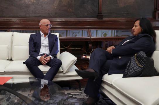 Jorge Rodríguez und Dinorah Figuera (hier bei einem ersten Treffen am 18. Juni) führen die Delegationen von Regierung und Opposition an