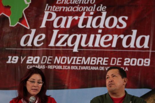 Köpfe der PSUV: Cilia Flores und Hugo Chávez Chávez plädiert für V. Sozialistische Internationale