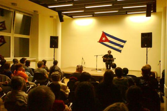 Kubanischer Chansonnier Alfonso in Berlin