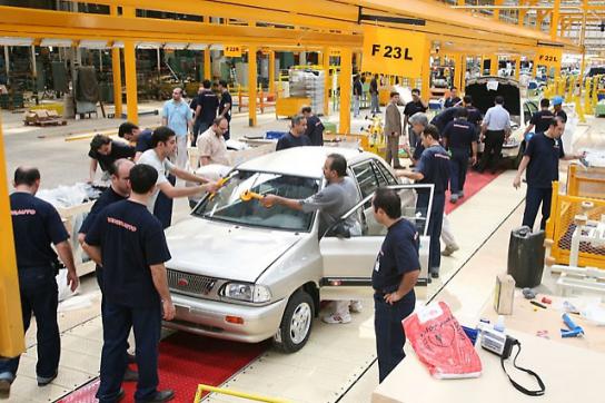 Produktion bei dem Unternehmen Veniautos Chávez tauscht Autos um