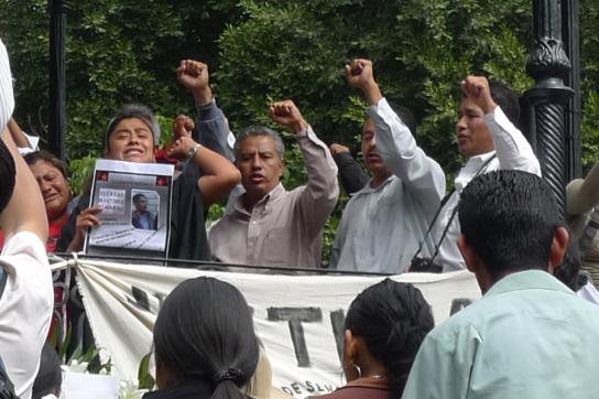 Ermordeter Lehrer in Mexiko beerdigt